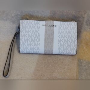 Michael Kors Jet Set Travel Double Zip Wristlet Wallet –MK Signature Stripe Sand